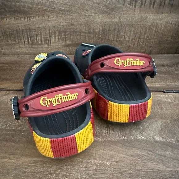 Crocs | Kids Harry Potter Gryffindor Classic Clog - Picture 3 of 7